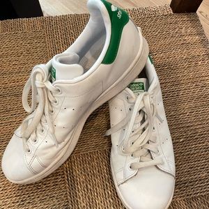 Adidas Stan Smith tennis shoes